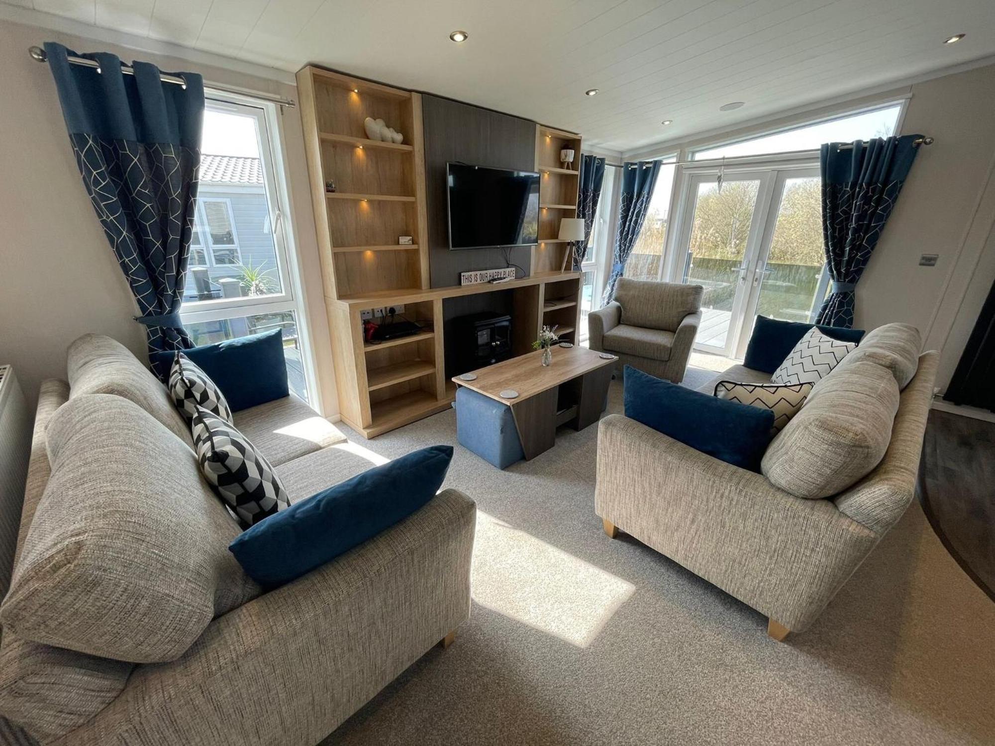 Indulgence Lakeside Lodge I3 With Hot Tub, Private Fishing Peg Situated At Tattershall Lakes Country Park Exterior foto